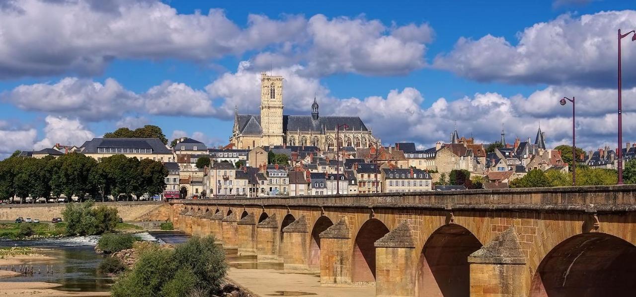 Hotel De Cleves Nevers Bagian luar foto