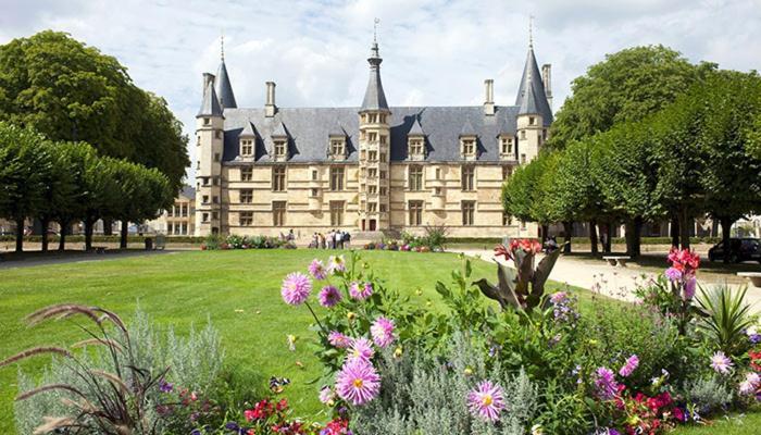Hotel De Cleves Nevers Bagian luar foto